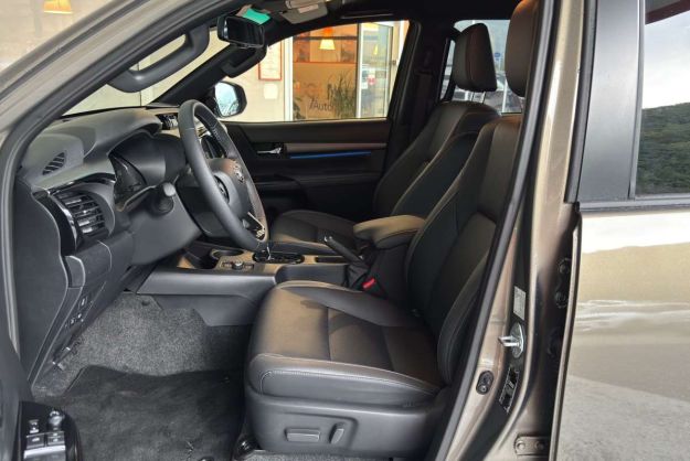 TOYOTA HILUX 2.8 204 BVA INVINCIBLE 4PL