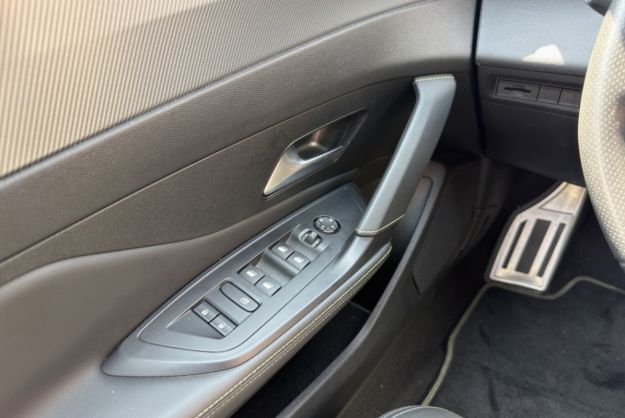 PEUGEOT 308 1.5 BLUE HDI130 EAT8 GT ALCANTARA