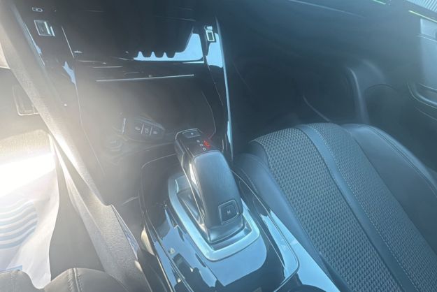 PEUGEOT 2008 1.2 130 EAT8 GT