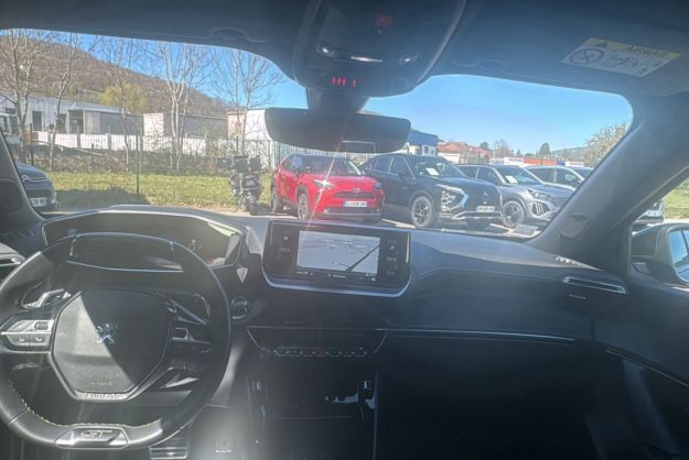 PEUGEOT 2008 1.2 130 EAT8 GT