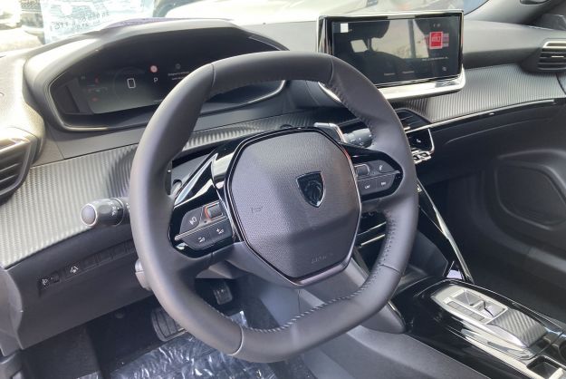 PEUGEOT 2008 NEW 130 EAT8 ALLURE SURÉQUIPÉ