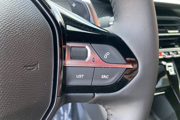PEUGEOT 2008 NEW 130 EAT8 ALLURE SURÉQUIPÉ