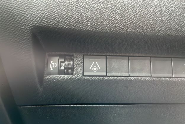 PEUGEOT 2008 NEW 130 EAT8 ALLURE GRIP VISIO2