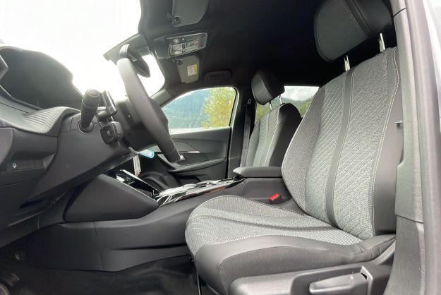 PEUGEOT 2008 NEW 130 EAT8 ALLURE GRIP VISIO2