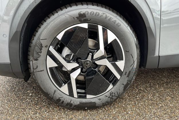 PEUGEOT 2008 NEW 130 EAT8 ALLURE GRIP VISIO2
