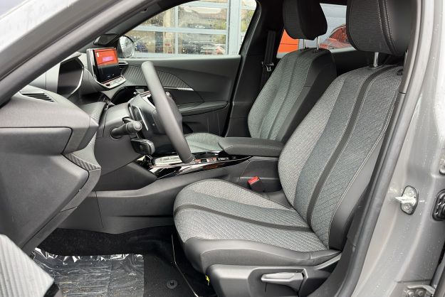 PEUGEOT 2008 NEW 130 EAT8 ALLURE GRIP VISIO2