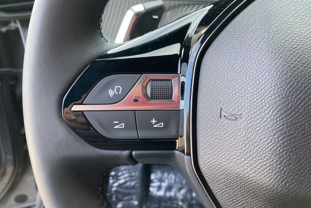 PEUGEOT 2008 NEW 130 EAT8 ALLURE SURÉQUIPÉ