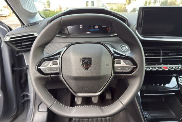 PEUGEOT 208 NOUVELLE 1.2 100 ALLURE PLUS
