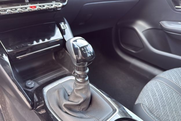 PEUGEOT 208 NOUVELLE 1.2 100 ALLURE PLUS