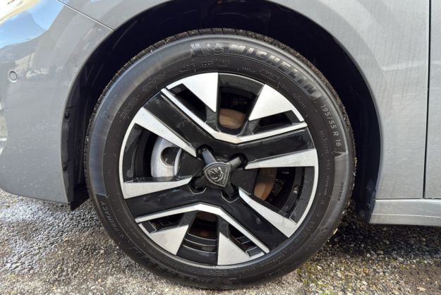 PEUGEOT 208 NOUVELLE 1.2 100 ALLURE PLUS