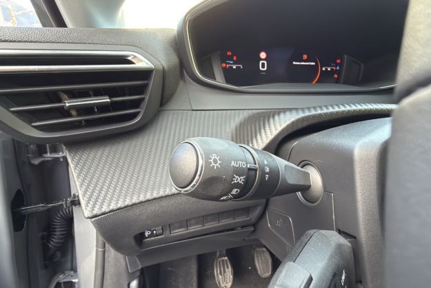 PEUGEOT 208 NOUVELLE 1.2 100 ALLURE PLUS