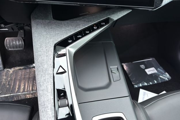 PEUGEOT 3008 HYBRID 136 E-DCS6 ALLURE GPS