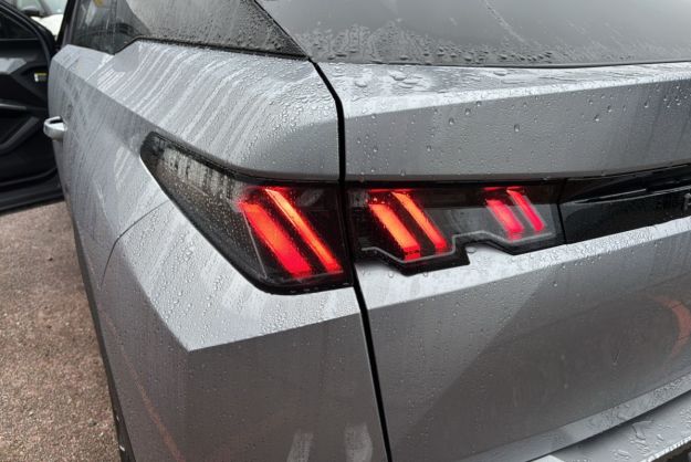 PEUGEOT 3008 HYBRID 136 E-DCS6 ALLURE GPS