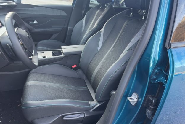 PEUGEOT 308 1.2 130 EAT8 ALLURE CAMERA 360