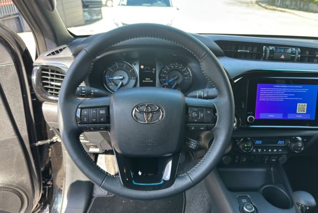 TOYOTA HILUX 2.8 204 BVA INVINCIBLE 4PL