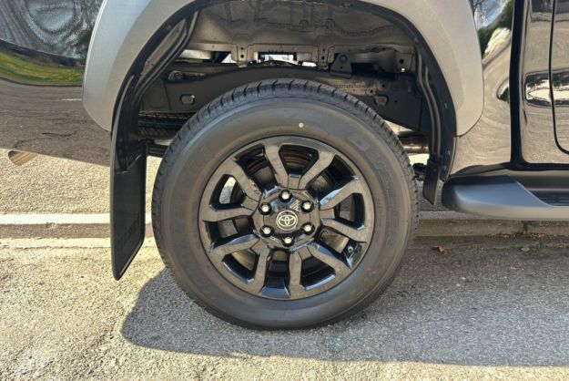 TOYOTA HILUX 2.8 204 BVA INVINCIBLE 4PL