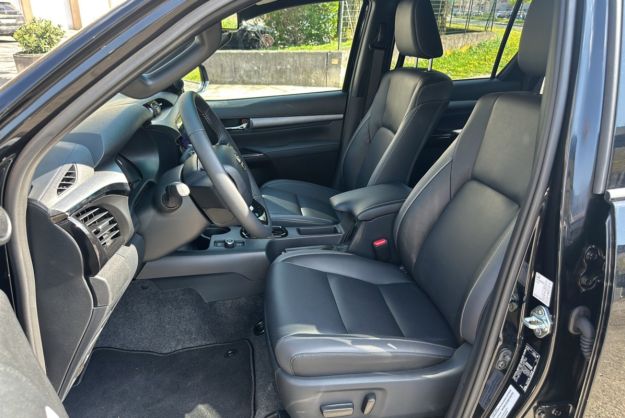 TOYOTA HILUX 2.8 204 BVA INVINCIBLE 4PL