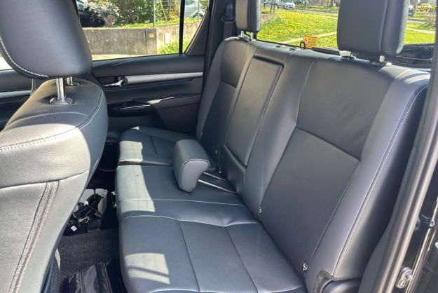 TOYOTA HILUX 2.8 204 BVA INVINCIBLE 4PL