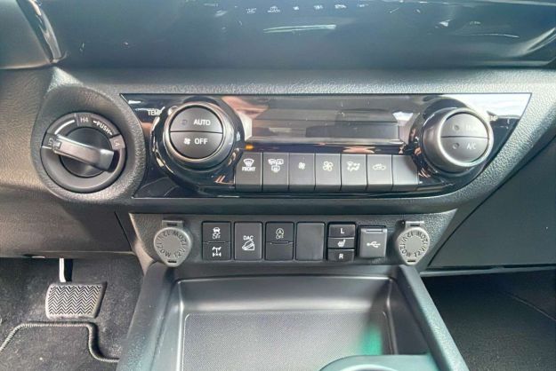 TOYOTA HILUX 2.8 D4-D 204 BVA EXECUTIVE 4PL
