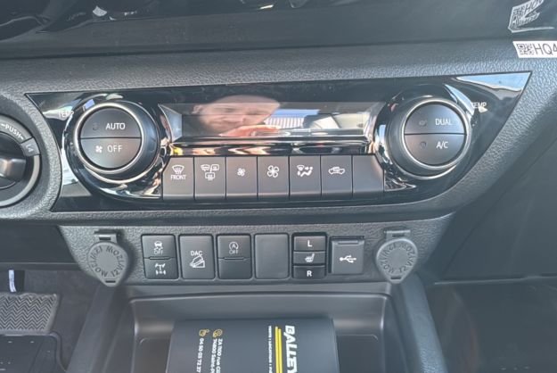 TOYOTA HILUX X-TRA D-4D 204 BVA INVINCIBLE 