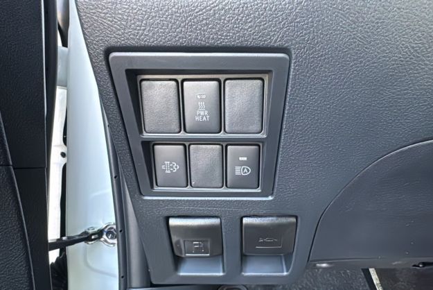 TOYOTA HILUX X-TRA D-4D 204 BVA INVINCIBLE 