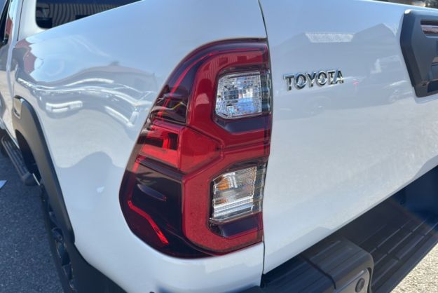 TOYOTA HILUX X-TRA D-4D 204 BVA INVINCIBLE 