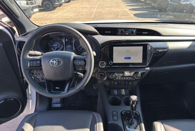 TOYOTA HILUX X-TRA D-4D 204 BVA INVINCIBLE 