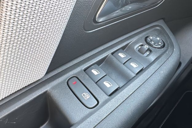 CITROEN C4 NOUVELLE HYBRIDE 145 E-DCS6 MAX