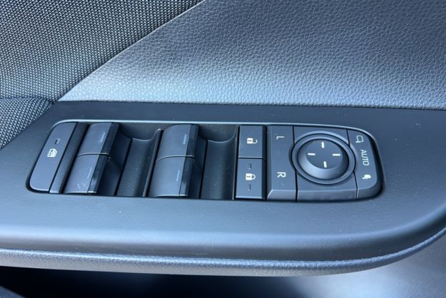 TOYOTA C-HR 1.8 HYBRID 140 DESIGN PLUS
