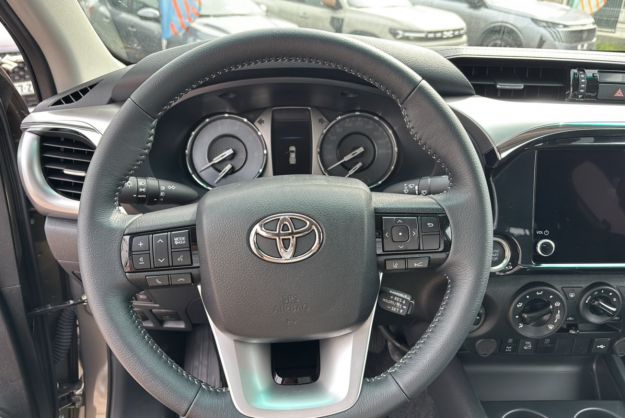 TOYOTA HILUX 2.8 D4-D 204 BVA LEGENDE X-TRA