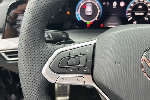 VOLKSWAGEN GOLF TDI 150 DSG R-LINE T.O