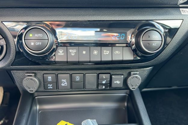 TOYOTA HILUX 2.8 D4-D 204 LEGENDE X-TRA