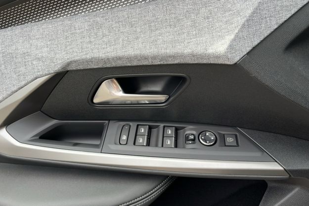 PEUGEOT 5008 HYBRID 145 E-DCS6 GT T.O 7PL 0 MALUS