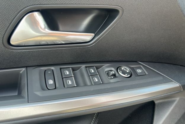 PEUGEOT 5008 HYBRID 145 E-DCS6 GT 7PL