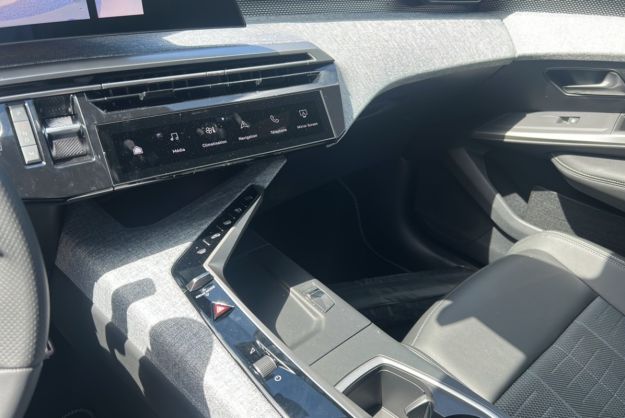 PEUGEOT 5008 HYBRID 145 E-DCS6 GT 7PL