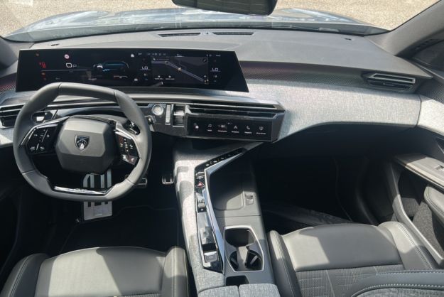 PEUGEOT 5008 HYBRID 145 E-DCS6 GT 7PL