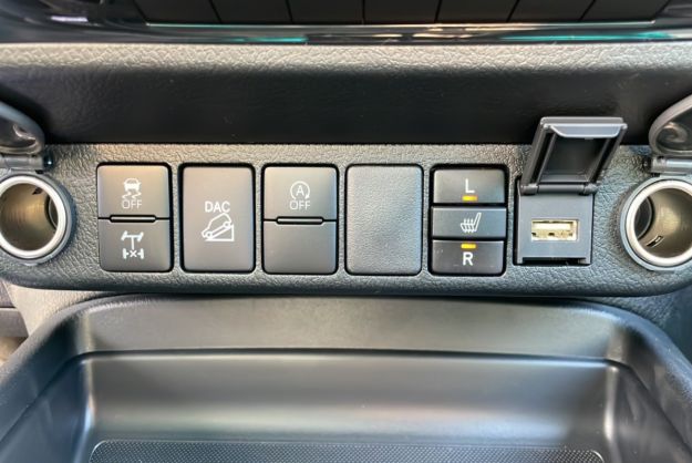 TOYOTA HILUX X-TRA D-4D 204 BVA INVINCIBLE