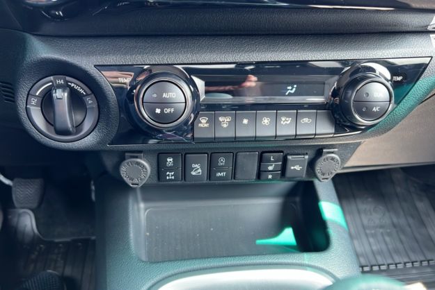 TOYOTA HILUX 2.8 204 X-TRA BVM LEGENDE MY25