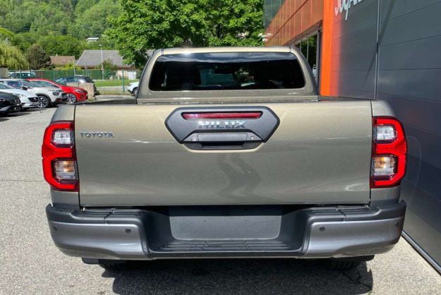 TOYOTA HILUX 2.8 D4D 204 BVA INVINCIBLE XTRA CAB