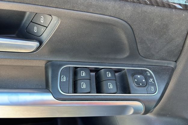 MERCEDES-BENZ GLB 220D 4MATIC AMG LINE 7PL