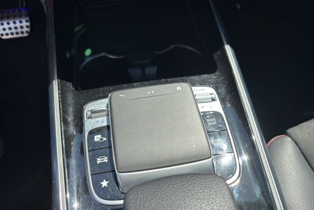 MERCEDES-BENZ GLB 220D 4MATIC AMG LINE 7PL