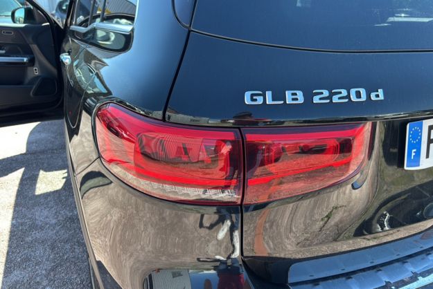 MERCEDES-BENZ GLB 220D 4MATIC AMG LINE 7PL