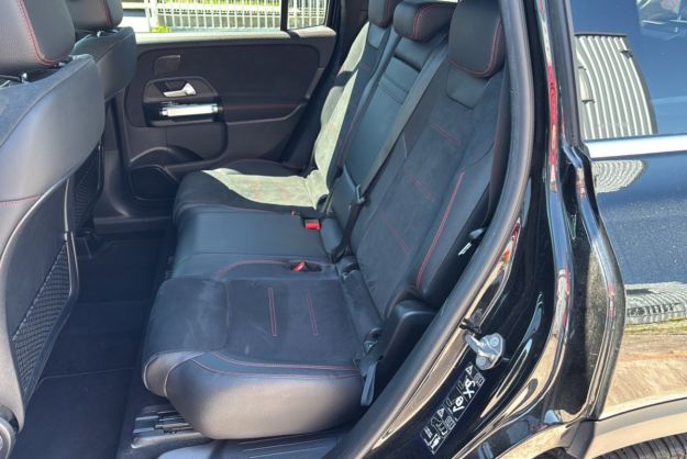 MERCEDES-BENZ GLB 220D 4MATIC AMG LINE 7PL