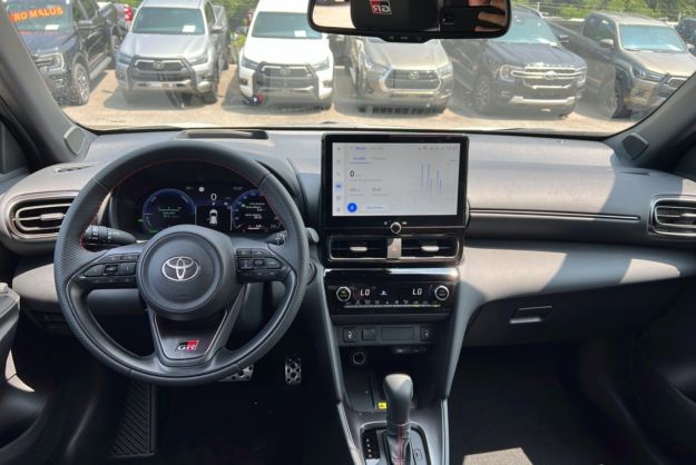 TOYOTA YARIS CROSS HYBRIDE 130 2WD GR SPORT