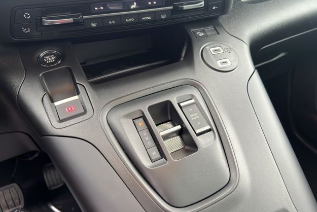 CITROEN BERLINGO HDI 130 EAT8 MAX TPANO