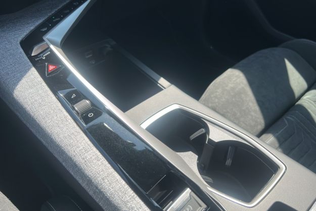 PEUGEOT 3008 HYBRID 145 E-DCS6 GT GRIP 360