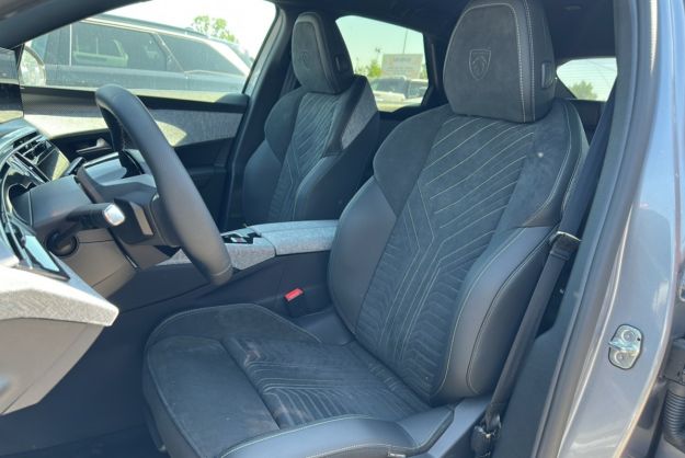 PEUGEOT 3008 HYBRID 145 E-DCS6 GT GRIP 360