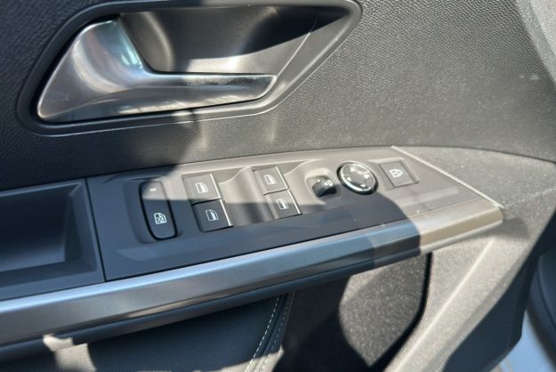 PEUGEOT 3008 HYBRID 145 E-DCS6 GT GRIP 360