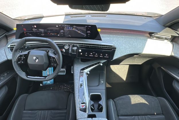 PEUGEOT 3008 HYBRID 145 E-DCS6 GT GRIP 360