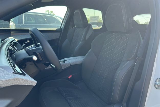 PEUGEOT 3008 HYBRID 145 E-DCS6 GT GRIP 360